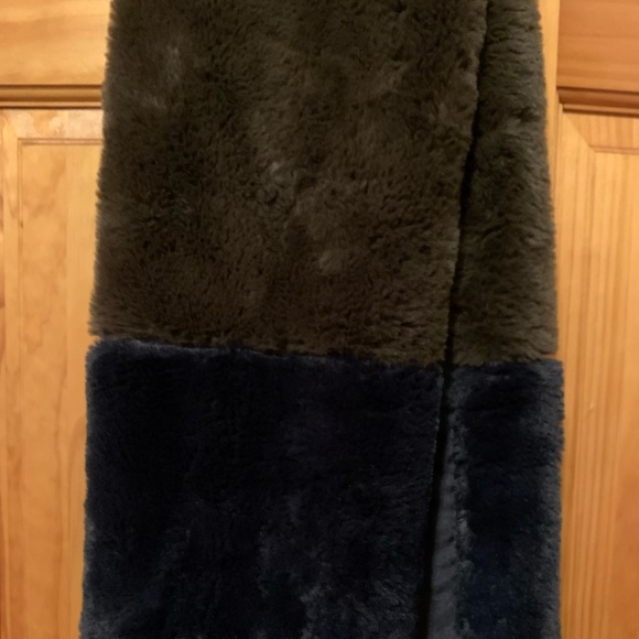 bebe extra long faux fur scarf/wrap w color blocking, NWT - Picture 2 of 6